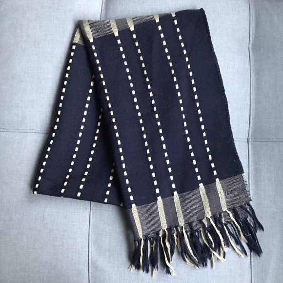 Barney’s New York Wool Shawl/Scarf - Picture 6 of 7